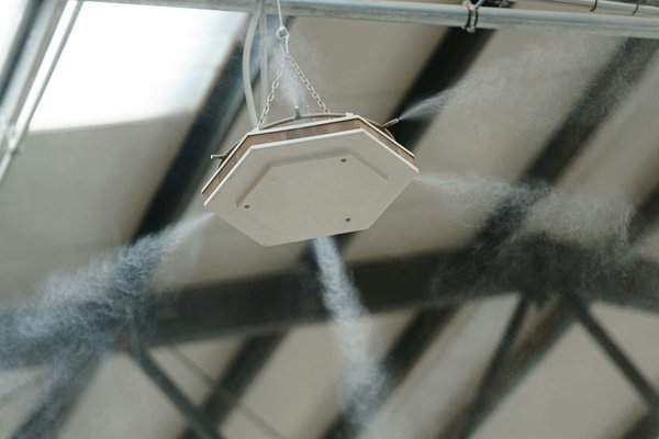 Comment se déroule l'installation du système de brumisation ?